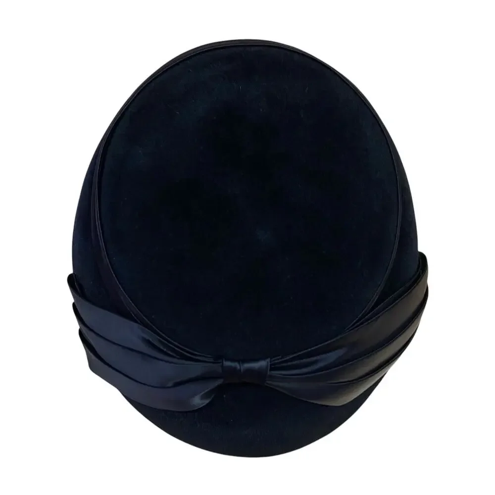 1950s Black Velour Hat w/ Satin Ribbon Bow – Vintage Cloche / Pillbox Style - Picture 6 of 9